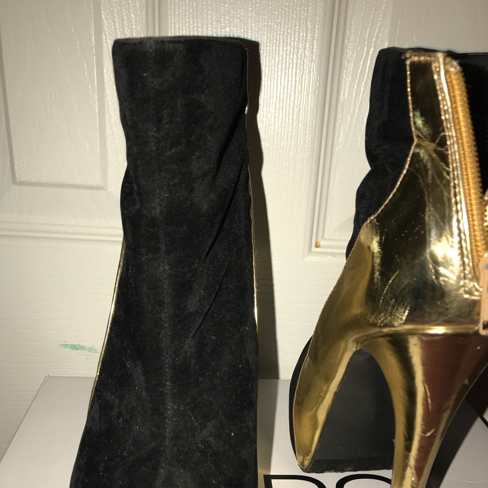 Shoes - Picture 3 of 4